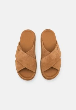 Ugg GoldenstarCross Slide - Muiltjes - Chestnut -Ugg Winkel cbdfaebc6b0442ad8064e4a306b60ad0