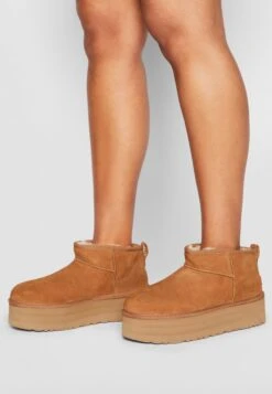 Ugg Classic Ultra Mini Platform - Enkellaarsjes Met Plateauzool - Chestnut 11 Ugg Classic Ultra Mini Platform - Enkellaarsjes Met Plateauzool - Chestnut -Ugg Winkel cdc2b68178a04e4a9c95238bf8cda9f3