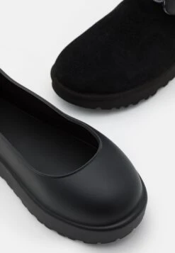 Ugg Classic Maxi Toggle - Snowboots- Black -Ugg Winkel d1d12569bb924ce6bd2cdf82cf4d58ee