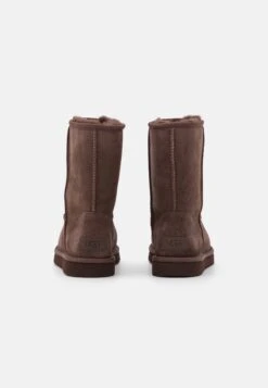 Ugg Classic Short - Korte Laarzen - Burnt Cedar 9 Ugg Classic Short - Korte Laarzen - Burnt Cedar -Ugg Winkel d81fcb6ddf9c4df9bd4570f5c8e771db