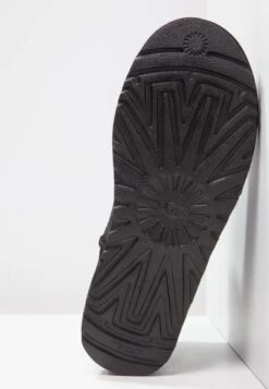 Ugg Classic Mini - Korte Laarzen - Black -Ugg Winkel f357604ec0b446cf92cd699ddaccbfab
