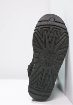 Ugg Classic Short - Korte Laarzen - Black -Ugg Winkel ff96998bac054496ae2acc6372045473